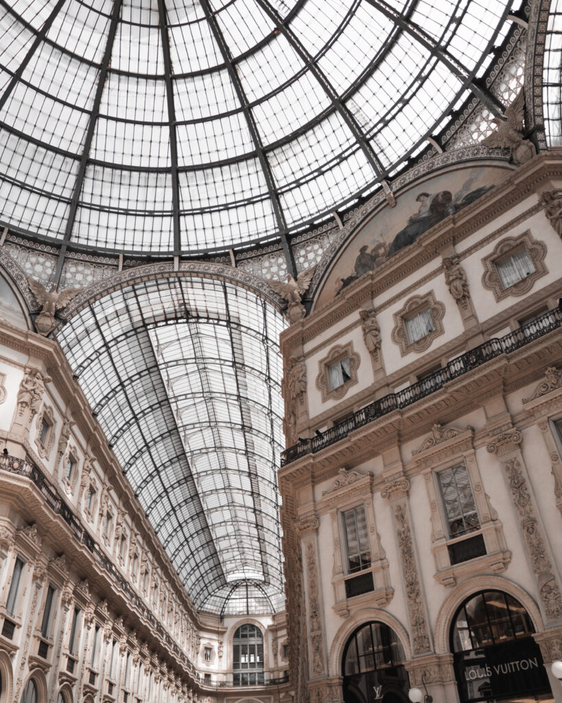 Wnętrze galerii Wiktora Emanuela II - Najbardziej instagramowe miejsca w Mediolanie